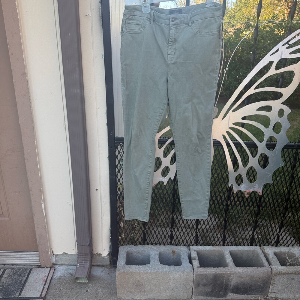 Chico's So Slimming Light Green Pants